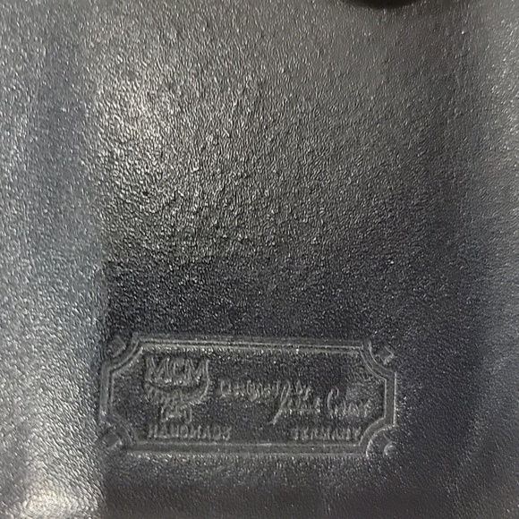 MCM Germany 2 key Holder w zipper pocket  White and Navy - Picture 8 of 9